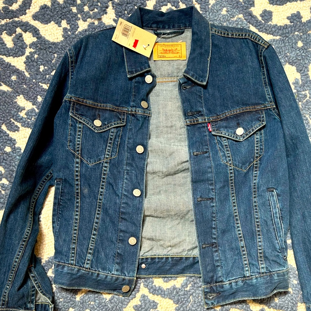 Men’s Levi’s Jean Jacket Size Small - NWT